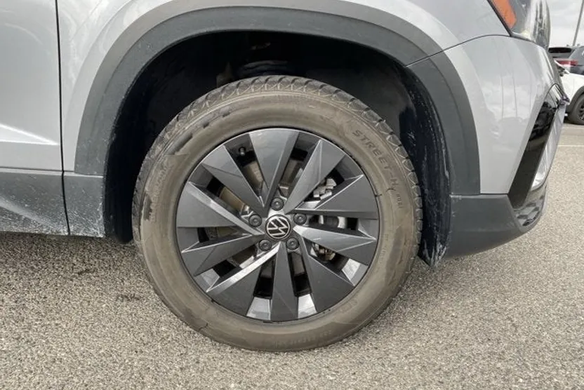 2022 Volkswagen Taos S photo 1