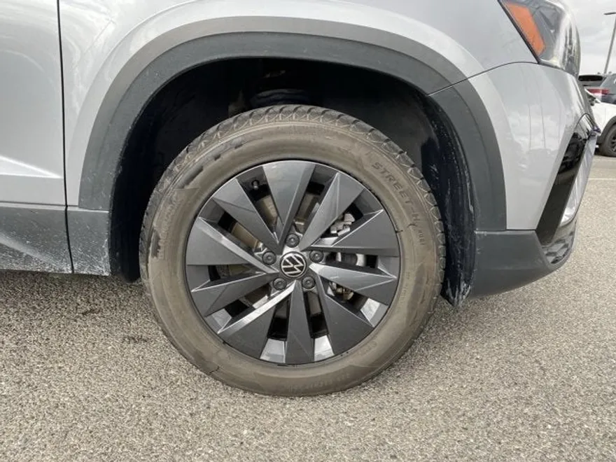 2022 Volkswagen Taos S photo 1
