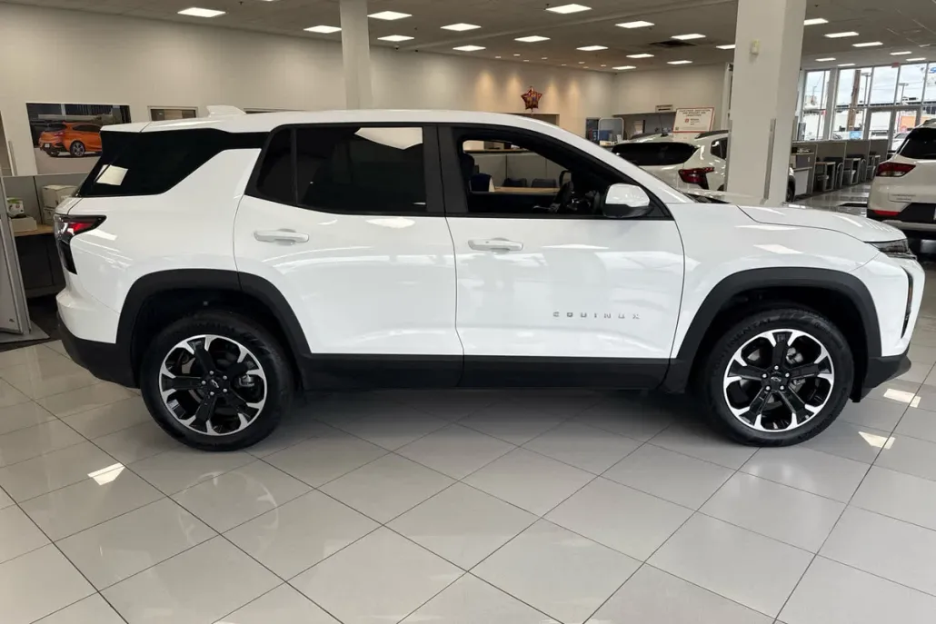 2025 Chevrolet Equinox LT photo 1