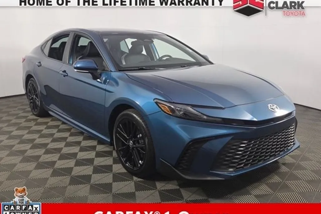 2025 Toyota Camry photo 1