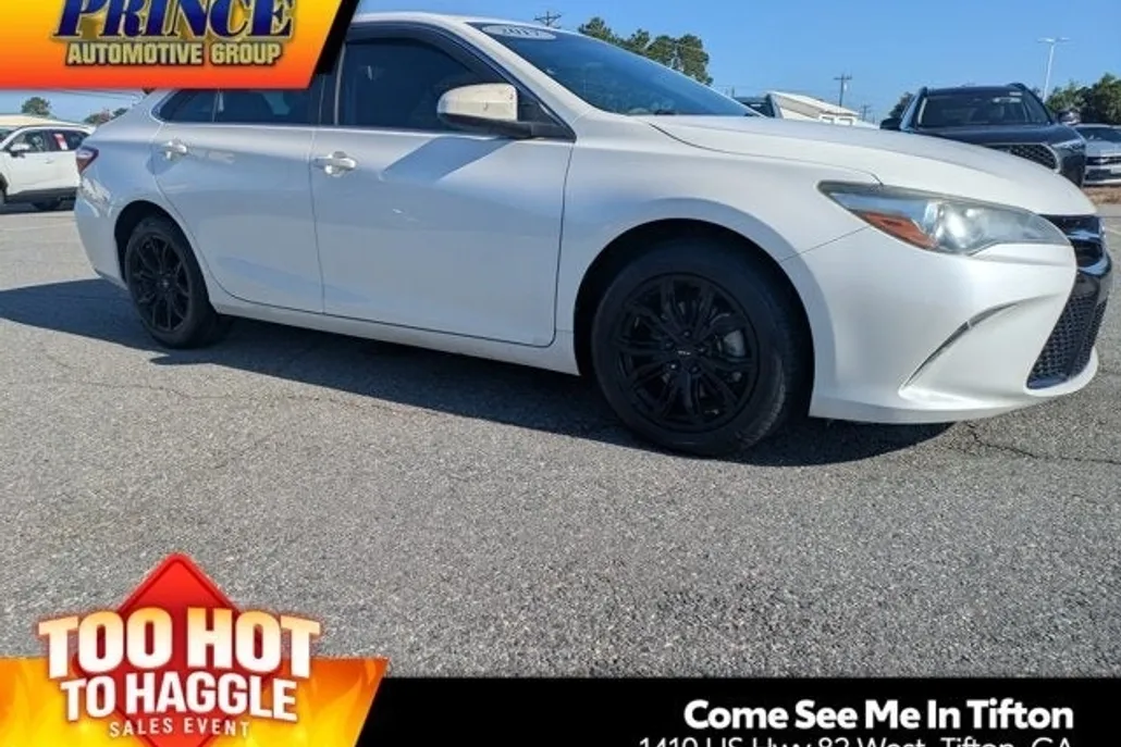 2017 Toyota Camry SE photo 1
