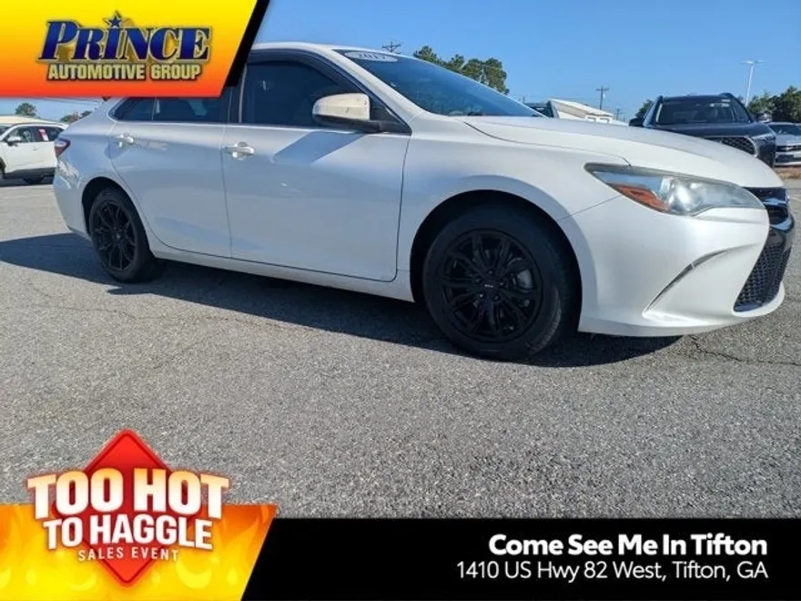 2017 Toyota Camry SE photo 1