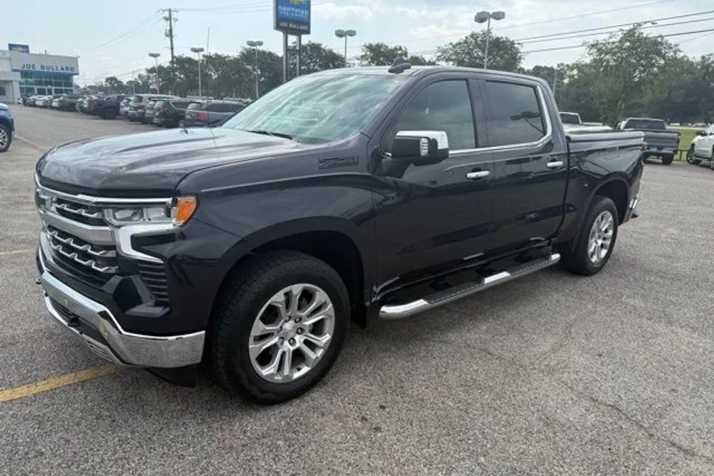2023 Chevrolet Silverado 1500 LTZ photo 1