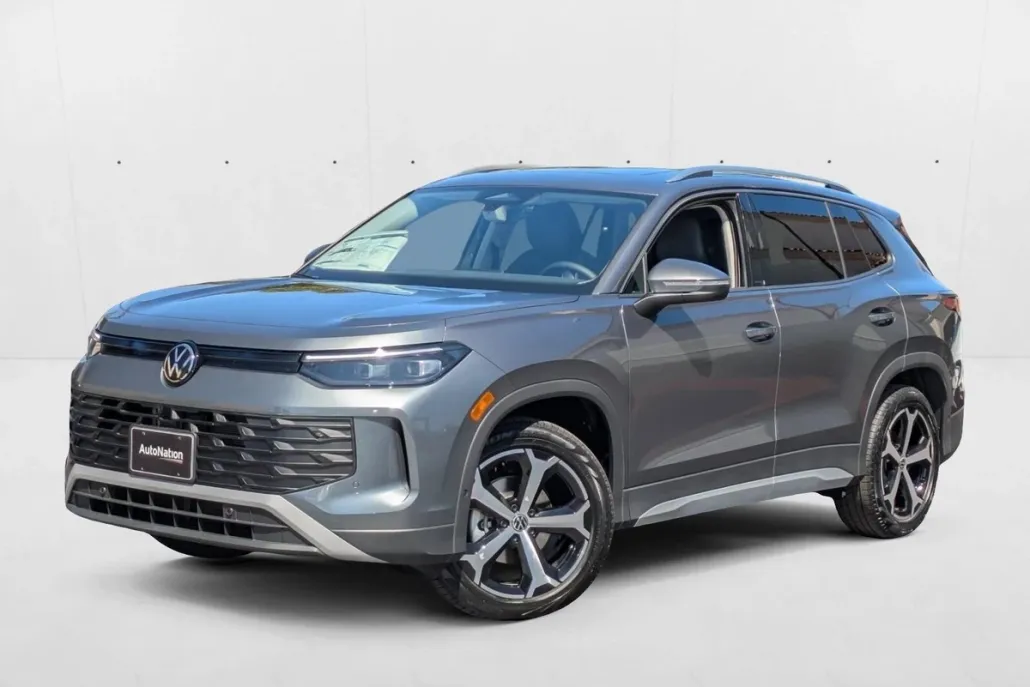 2025 Volkswagen Tiguan SE photo 1