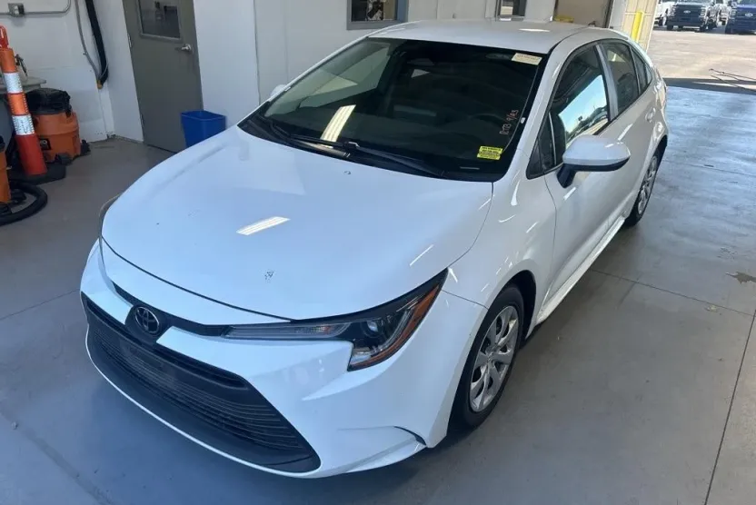 2024 Toyota Corolla LE photo 1