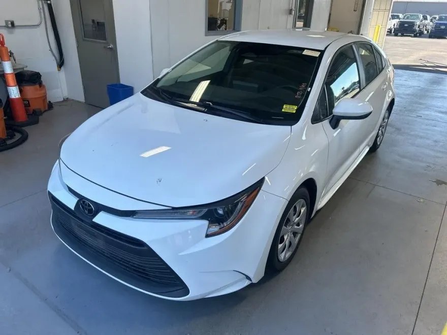 2024 Toyota Corolla LE photo 1
