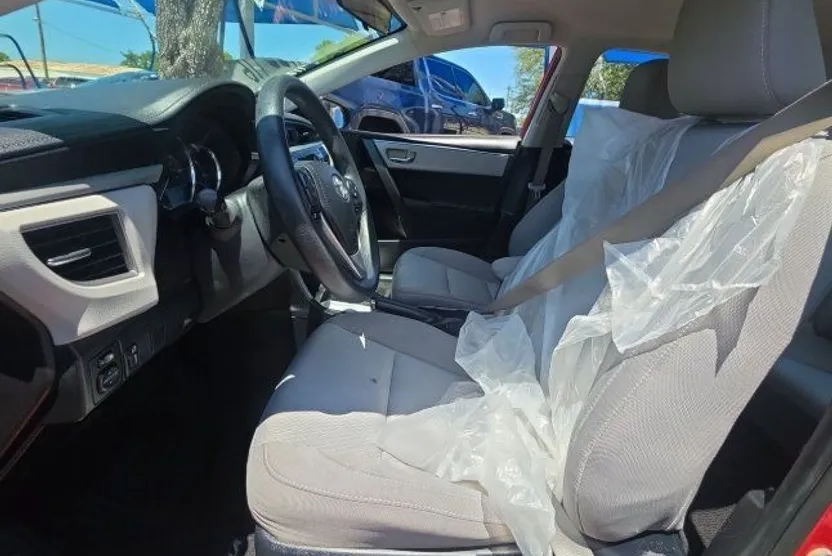 2016 Toyota Corolla LE photo 1
