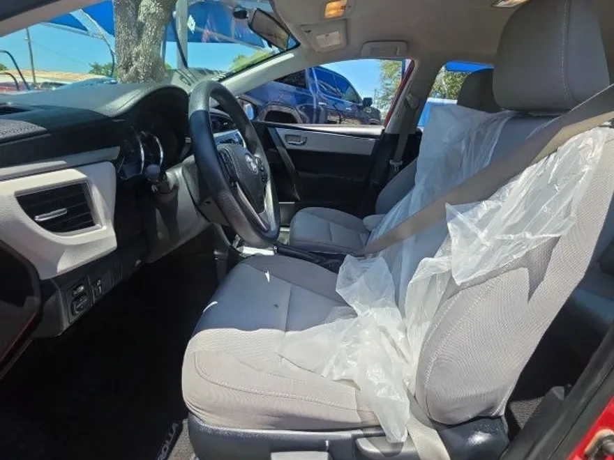 2016 Toyota Corolla LE photo 1