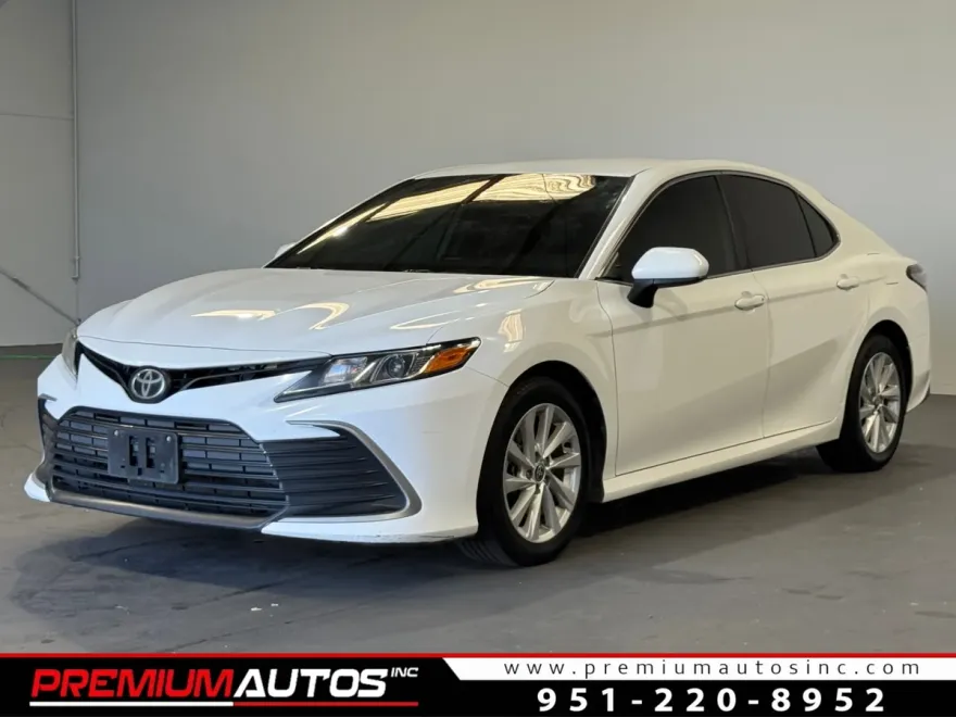 2021 Toyota Camry LE photo 1