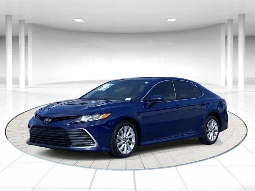 2023 Toyota Camry LE photo 1