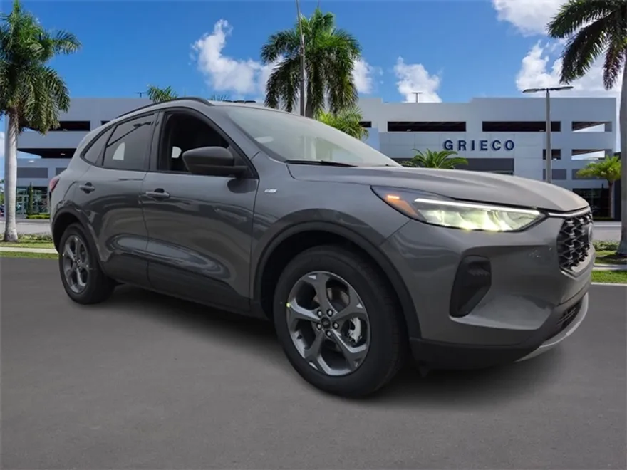 2025 Ford Escape ST-Line photo 1
