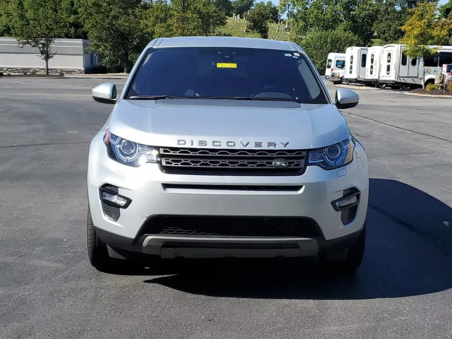 2019 Land Rover Discovery Sport SE photo 1