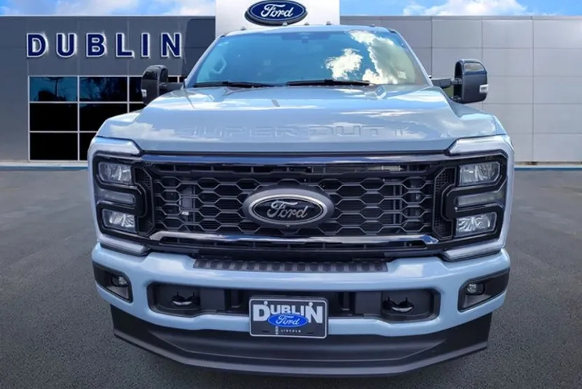 2025 Ford F-350 Lariat photo 1