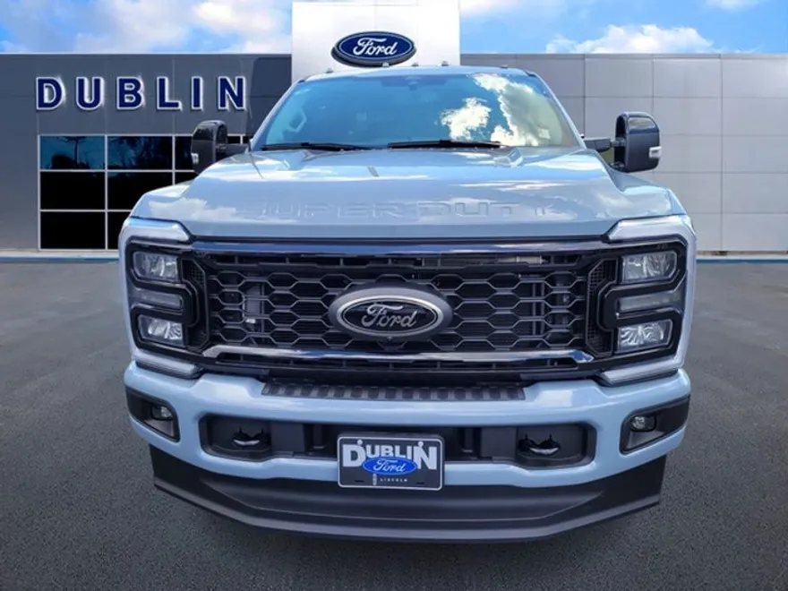 2025 Ford F-350 Lariat photo 1