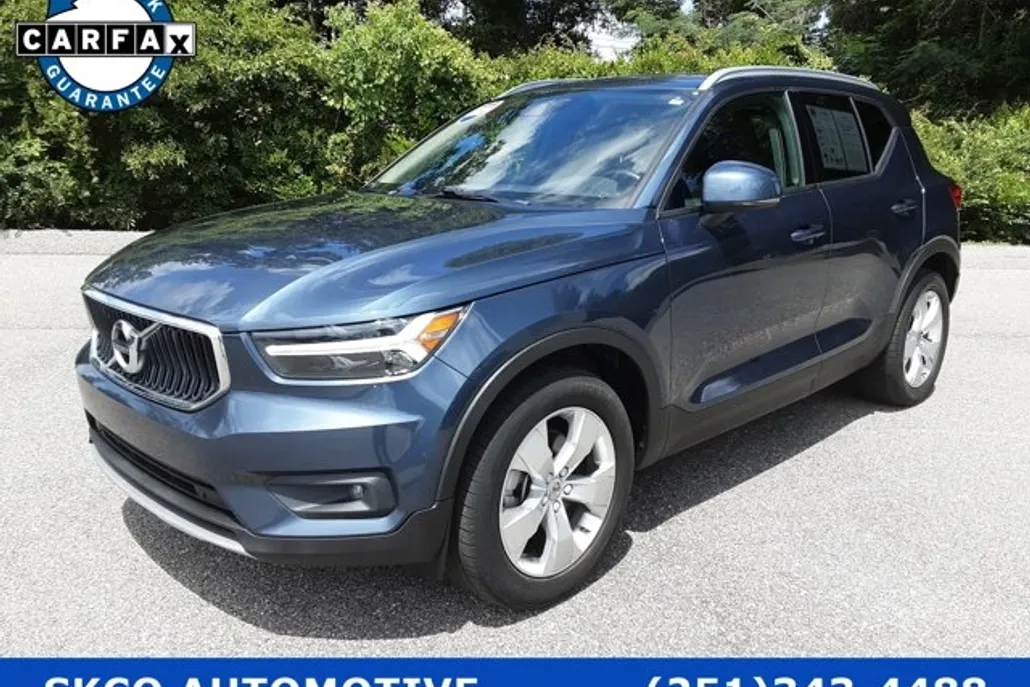 2021 Volvo XC40 Momentum photo 1