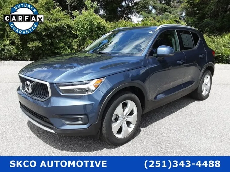 2021 Volvo XC40 Momentum photo 1