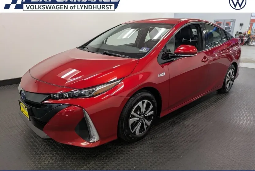 2017 Toyota Prius Prime Premium photo 1