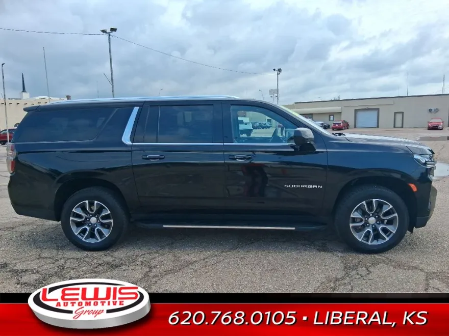 2023 Chevrolet Suburban LT photo 1