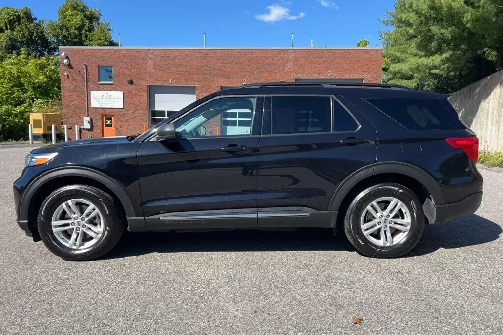 2022 Ford Explorer XLT photo 1