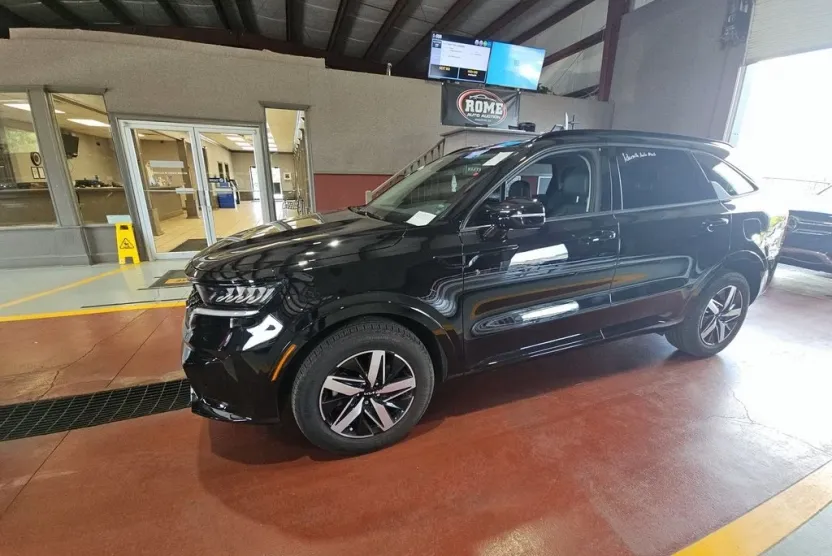 2023 Kia Sorento EX photo 1