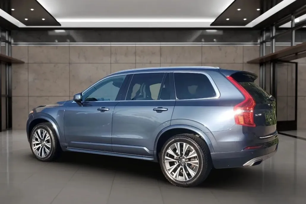 2021 Volvo XC90 T5 Momentum Sport photo 1