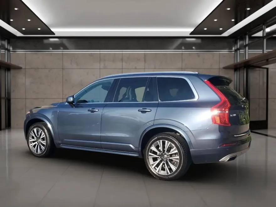 2021 Volvo XC90 T5 Momentum Sport photo 1