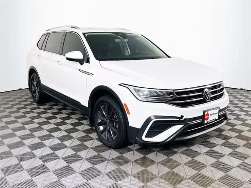 2022 Volkswagen Tiguan SE photo 1