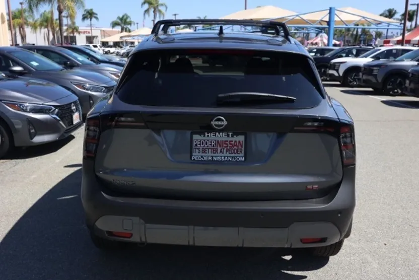 2026 Nissan Kicks SR photo 1