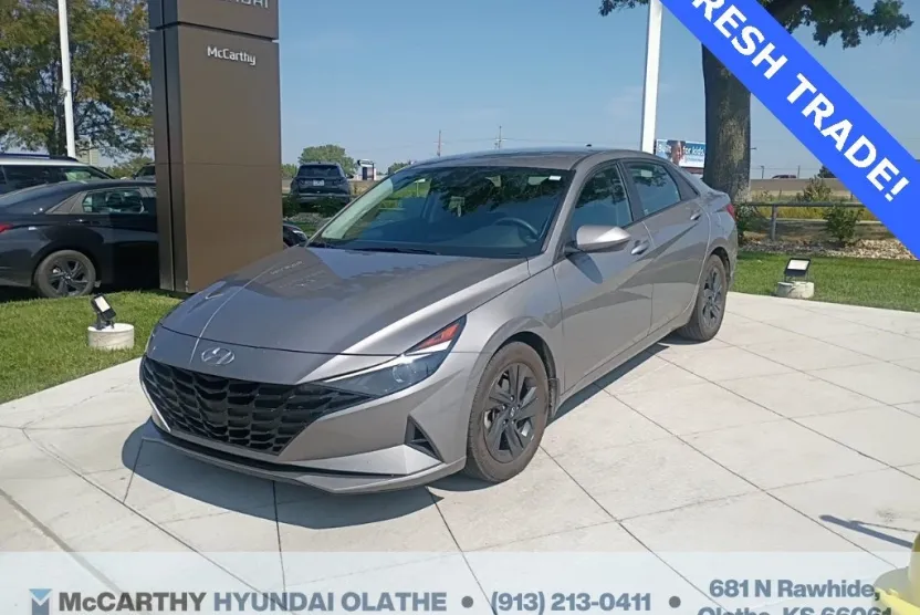 2022 Hyundai Elantra SEL photo 1