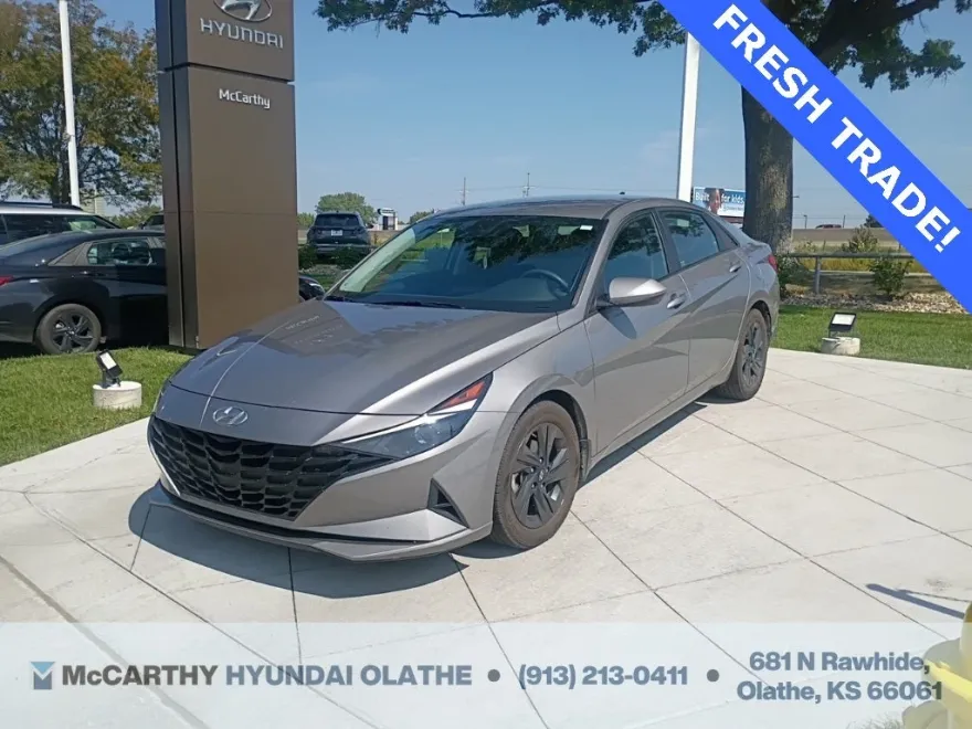2022 Hyundai Elantra SEL photo 1