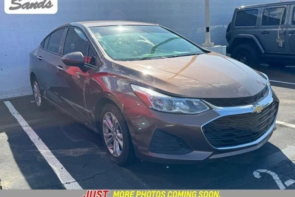 2019 Chevrolet Cruze LS photo 1