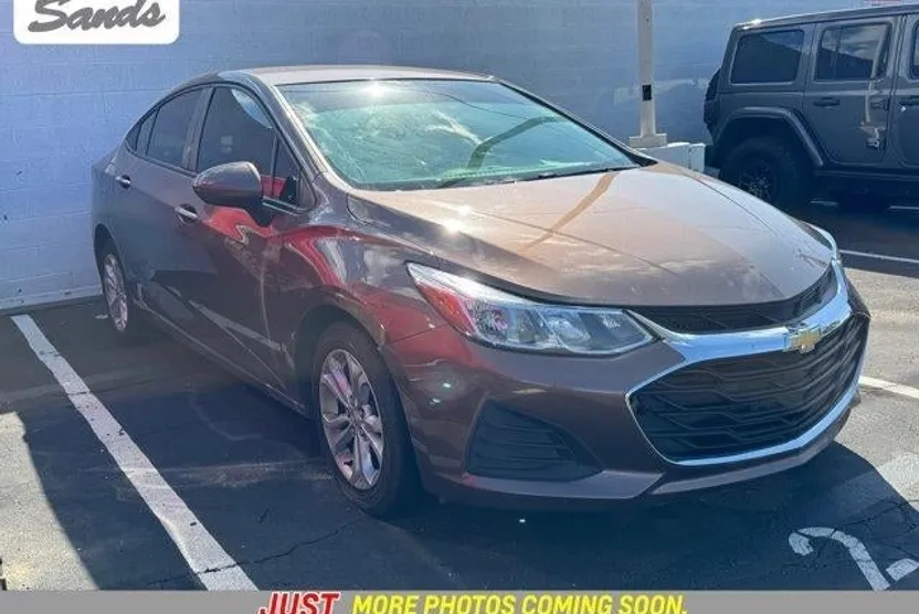 2019 Chevrolet Cruze LS photo 1