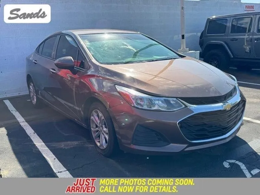 2019 Chevrolet Cruze LS photo 1