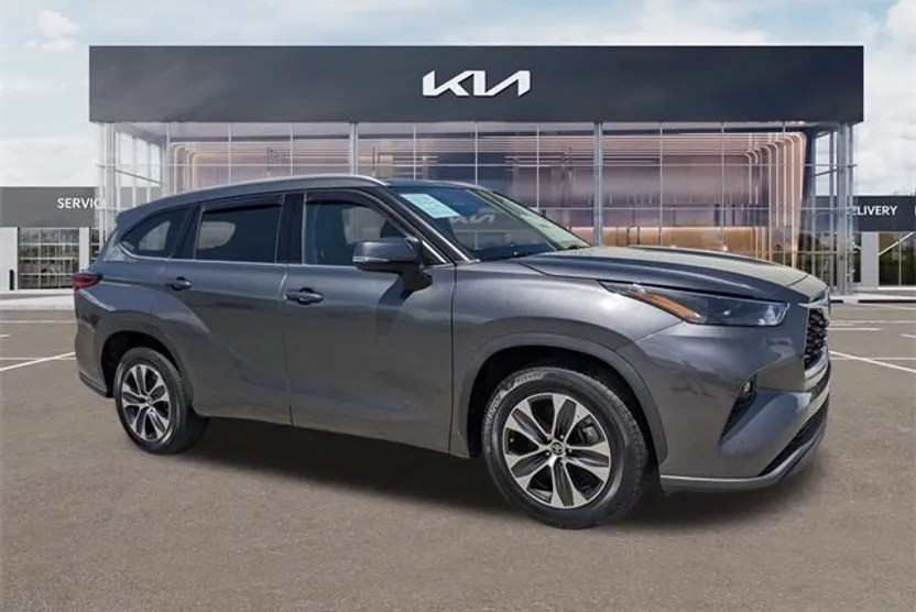 2022 Toyota Highlander Hybrid XLE photo 1