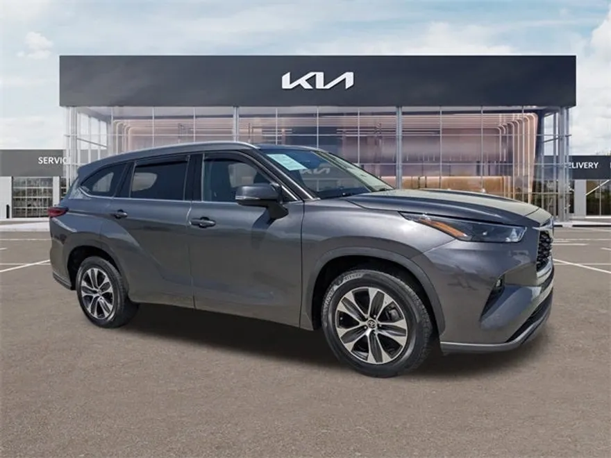 2022 Toyota Highlander Hybrid XLE photo 1