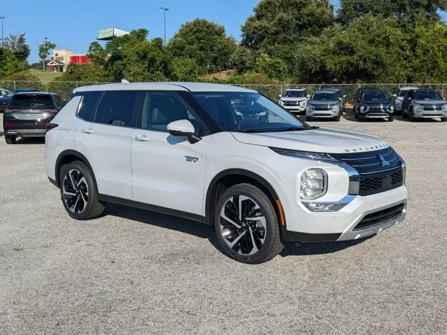 2025 Mitsubishi Outlander PHEV SE photo 1