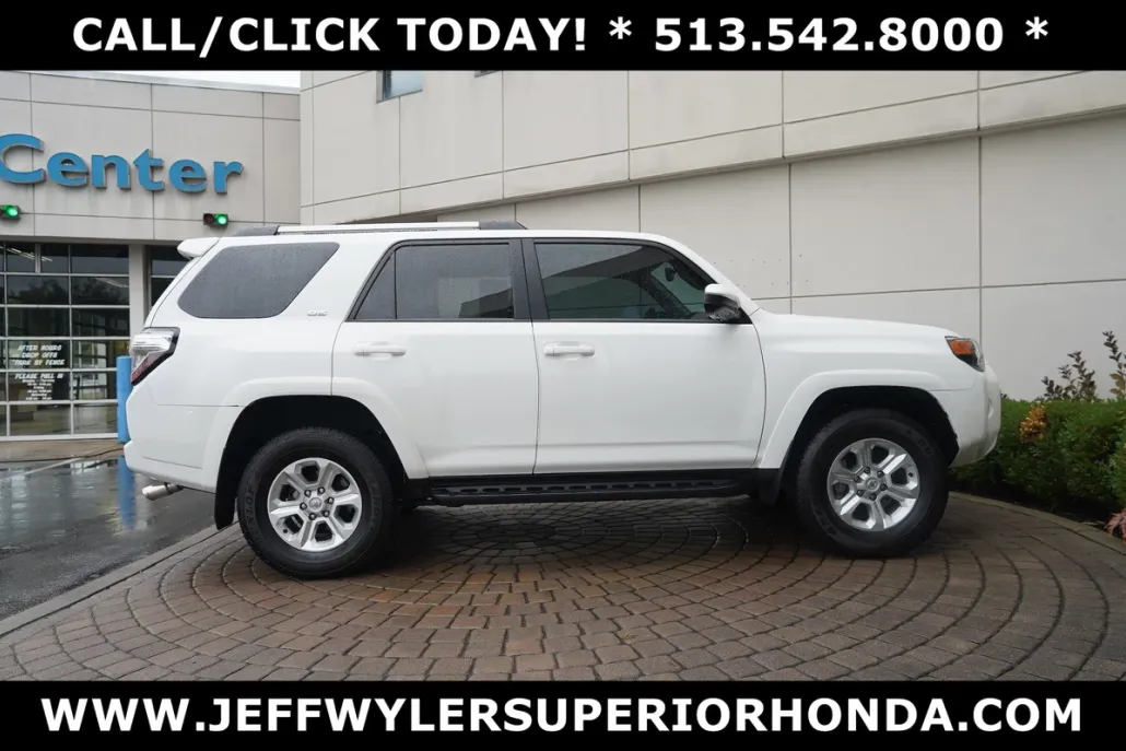 2023 Toyota 4Runner SR5 photo 1
