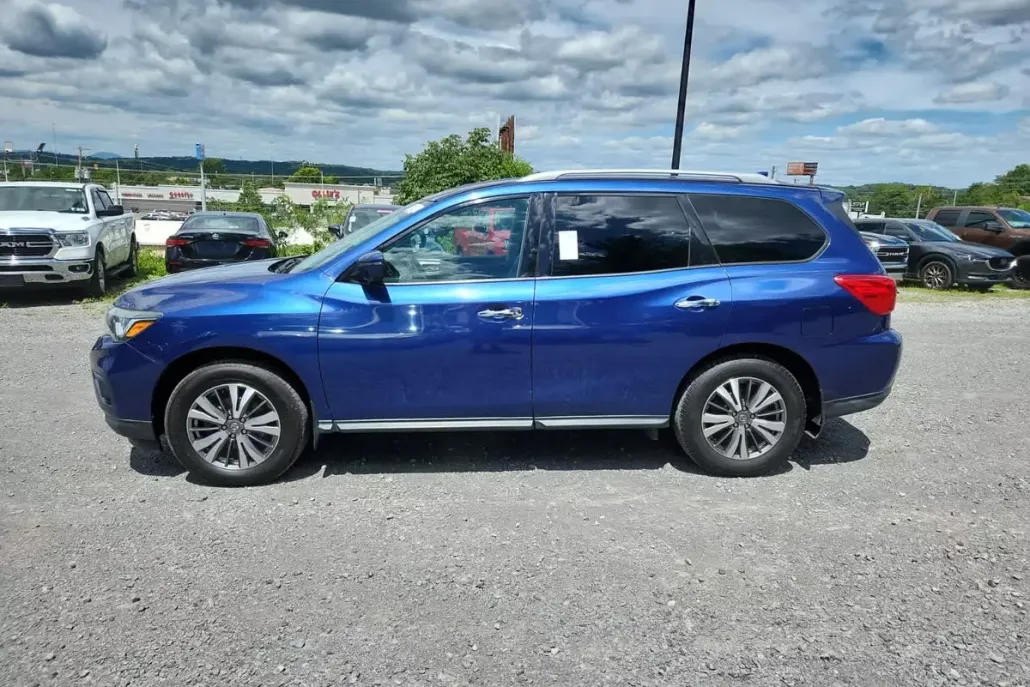 2020 Nissan Pathfinder SL photo 1