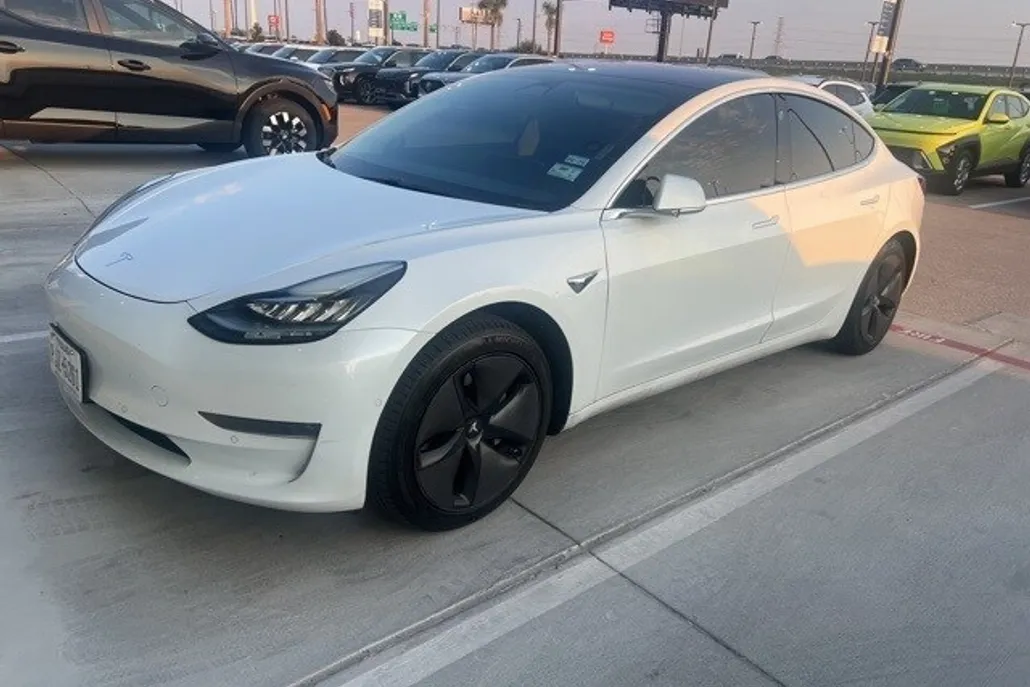 2018 Tesla Model 3 Long Range photo 1