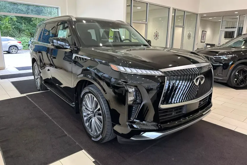 2026 Infiniti QX80 Luxe photo 1