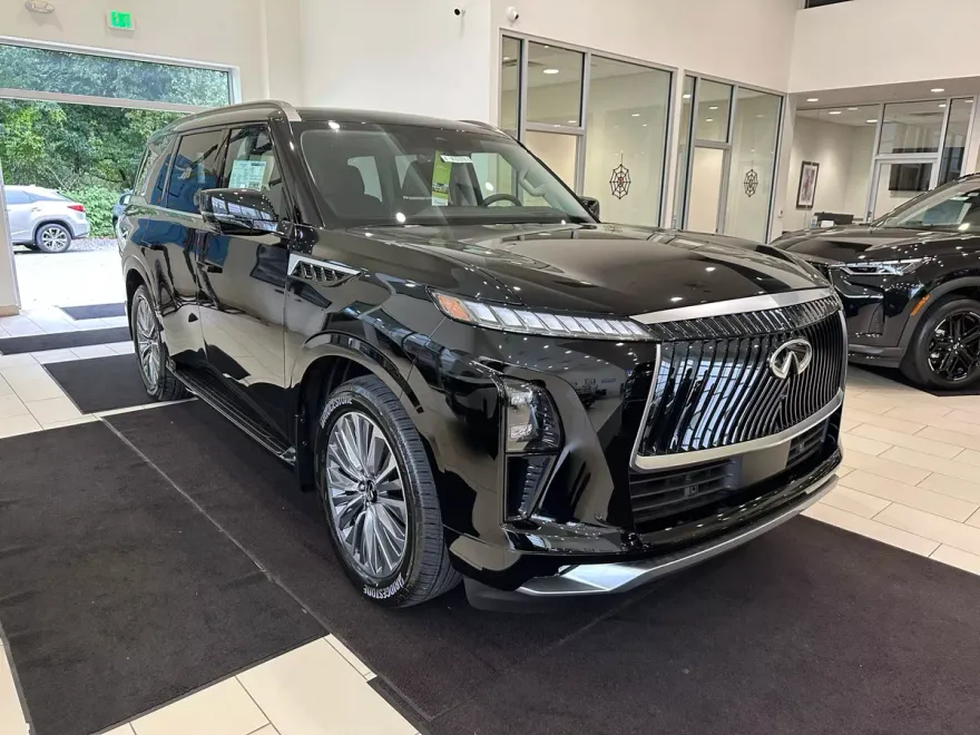 2026 Infiniti QX80 Luxe photo 1