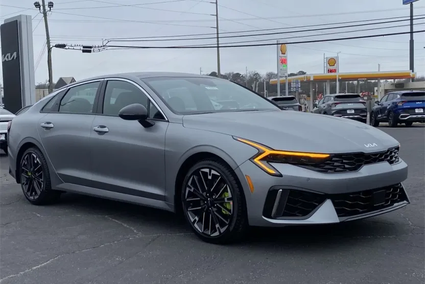 2025 Kia K5 GT photo 1