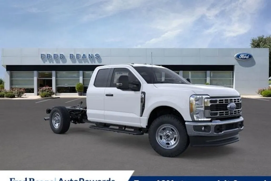2025 Ford F-350 XL photo 1