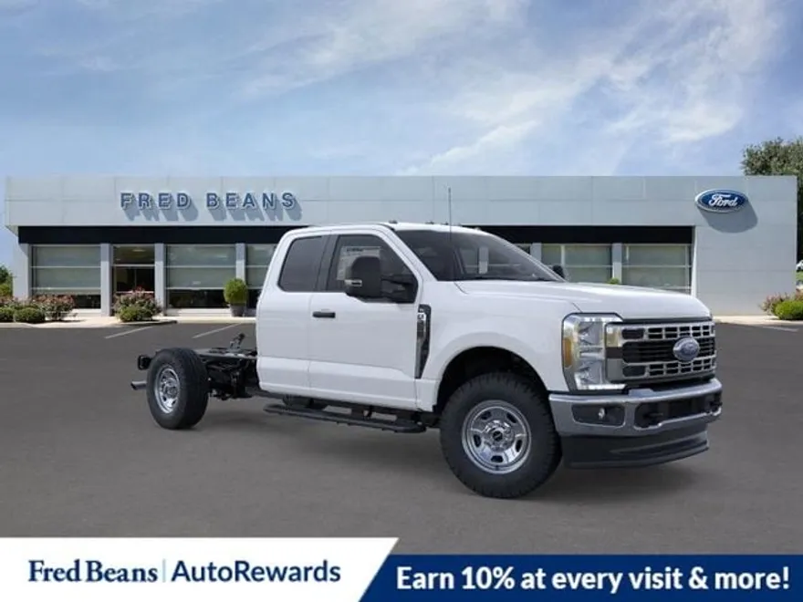 2025 Ford F-350 XL photo 1
