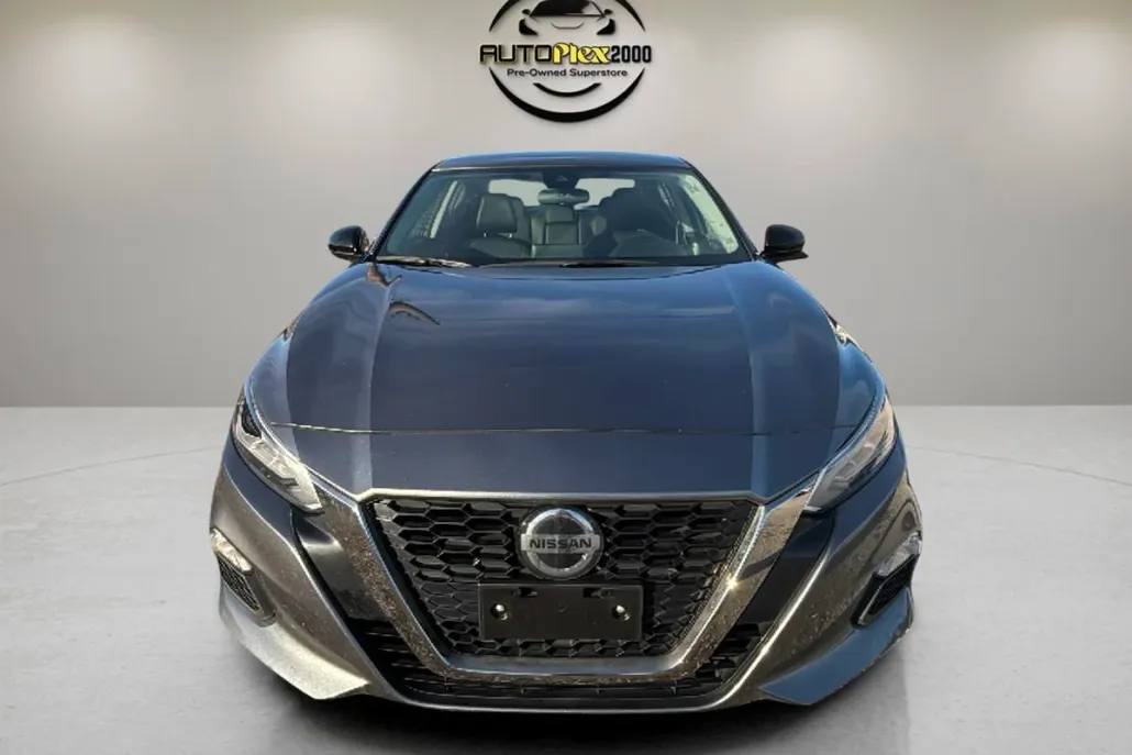 2022 Nissan Altima 2.5 SR photo 1