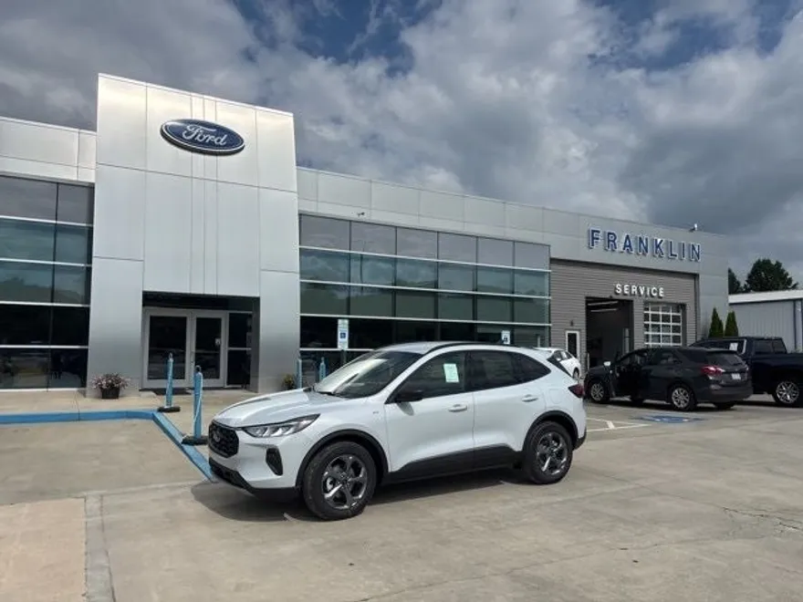 2025 Ford Escape Hybrid ST-Line photo 1