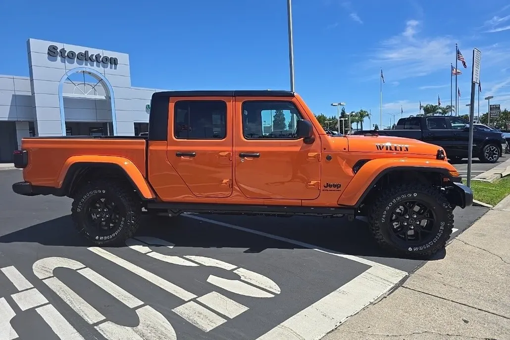 2025 Jeep Gladiator Willys photo 1