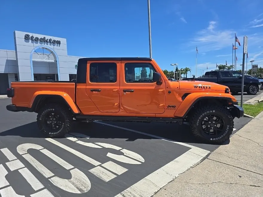 2025 Jeep Gladiator Willys photo 1
