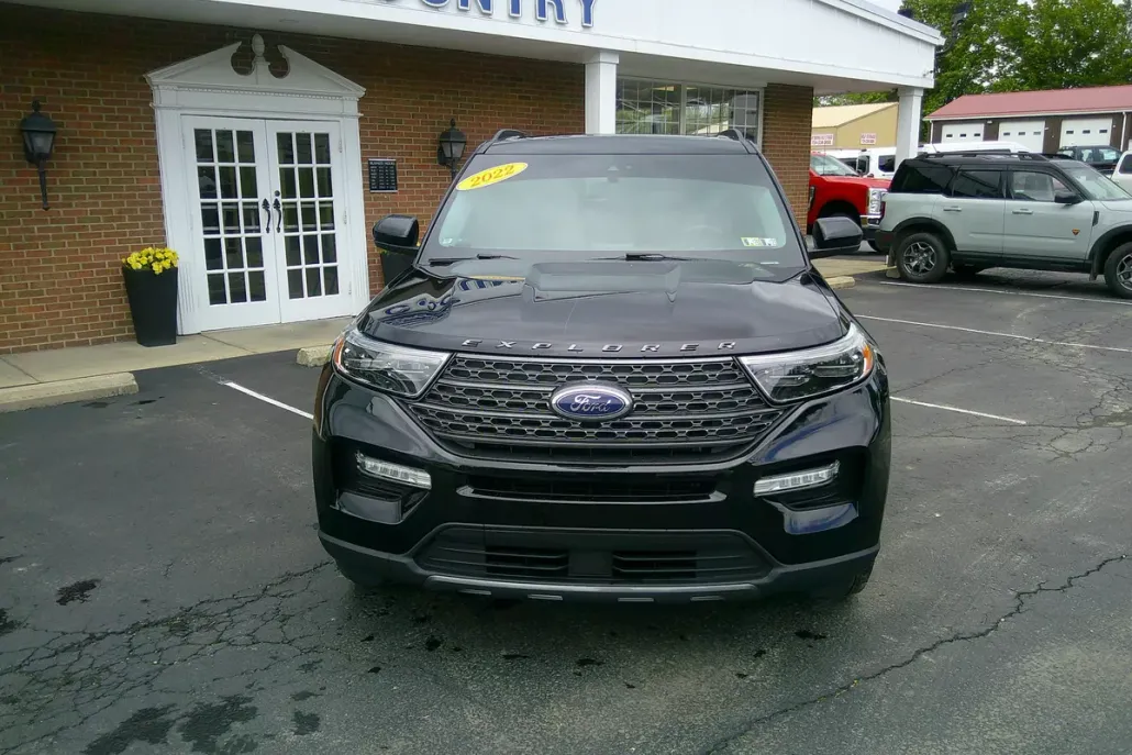 2022 Ford Explorer XLT photo 1