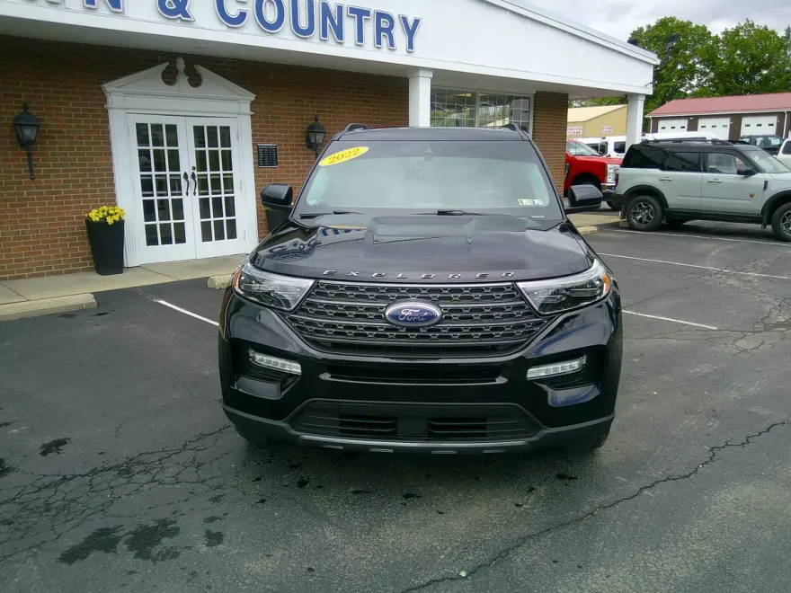 2022 Ford Explorer XLT photo 1